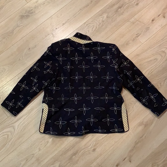 Vintage Women's Asian Jacket with Traditional Chinese Knot Buttons - Picture 4 of 8